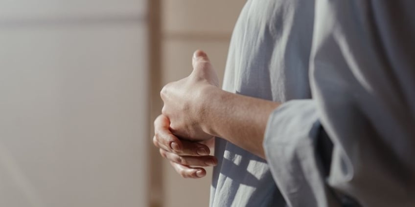 Agorafobia e attacchi di panico: la paura di sentirsi male fuori casa