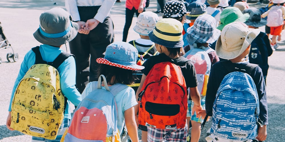 ninos-mochila-para-ir-al-colegio-espalda