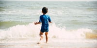 resilienz-foerdern-wassersport-surfen