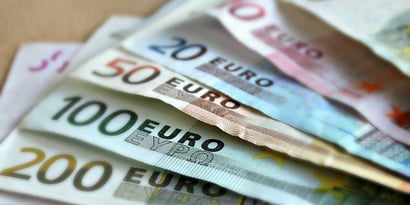 Top 4 Dinge, für die Jugendliche ihr Geld im Sommer ausgeben