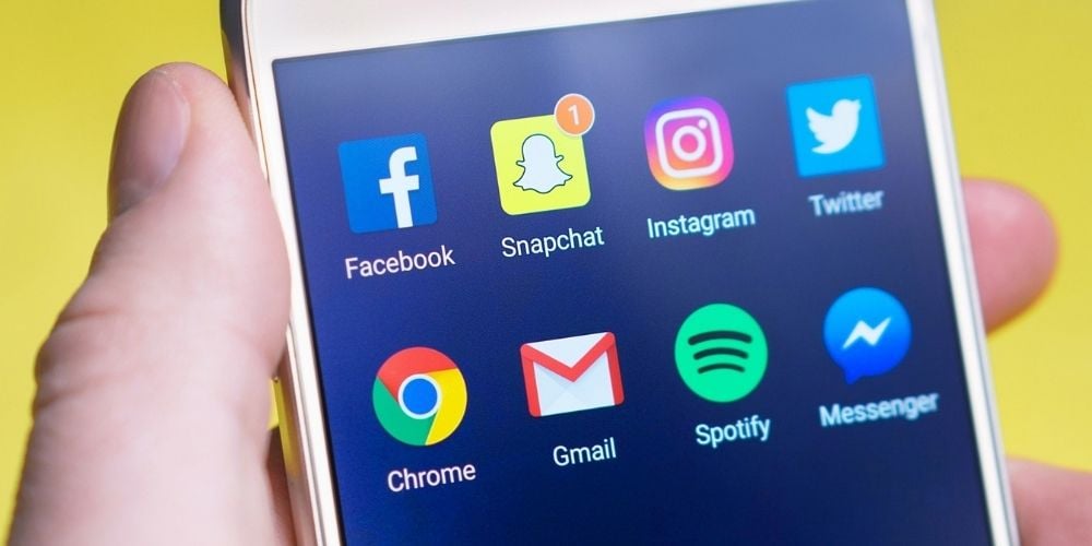 redes sociales en la pantalla de un teléfono móvil