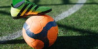 schuh-mit-fussball