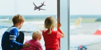 Voyager en avion avec des enfants