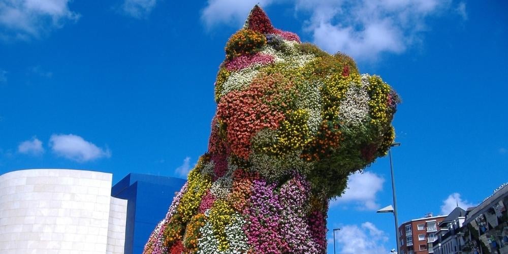 que-hacer-en-bilbao-con-ninos-museo-guggenheim-poppy-perro