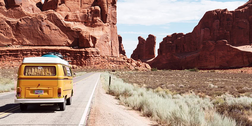 bus-faehrt-in-usa