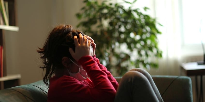 adolescenti-con-pensieri-suicidi-come-riconoscerli-e-agire