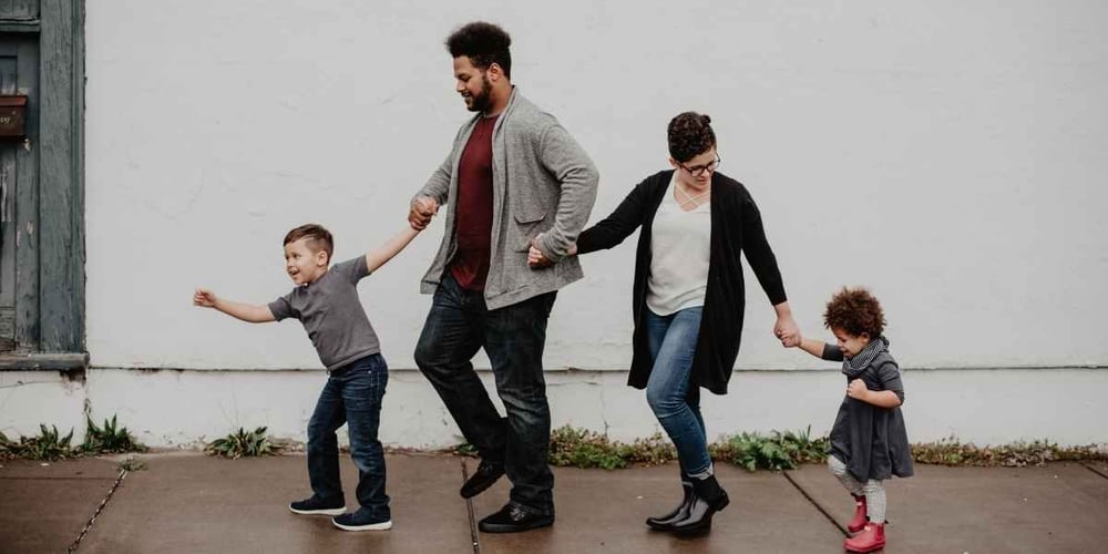 familia-yendo-o-llendo
