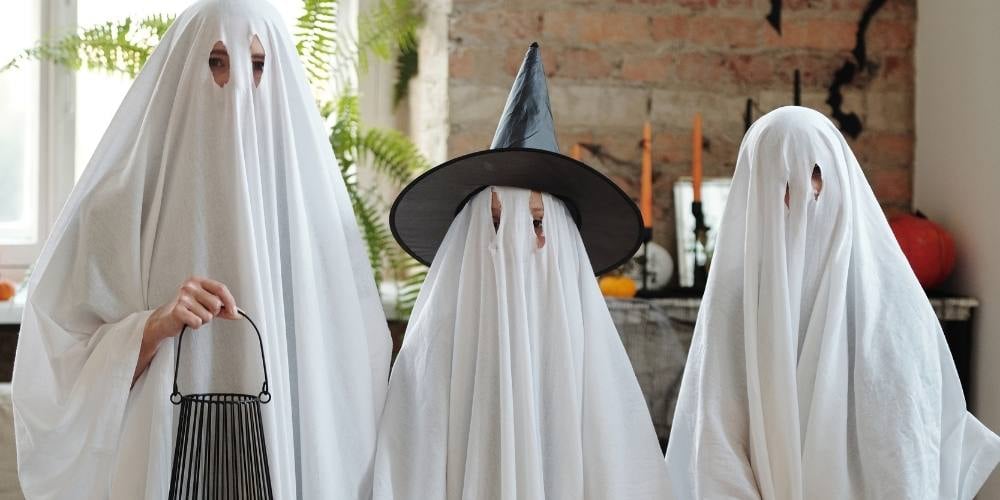 disfraces-caseros-de-halloween-ideas-ninos-disfrazados-fantasma