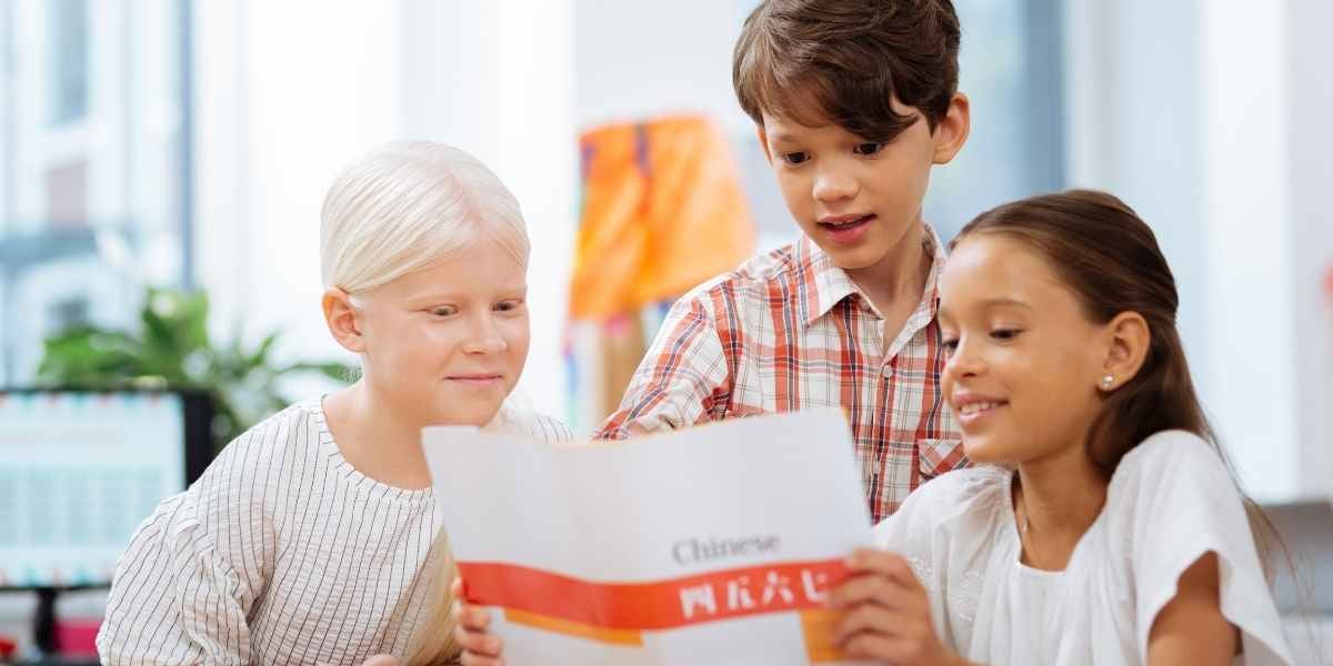Enfants apprenant le chinois
