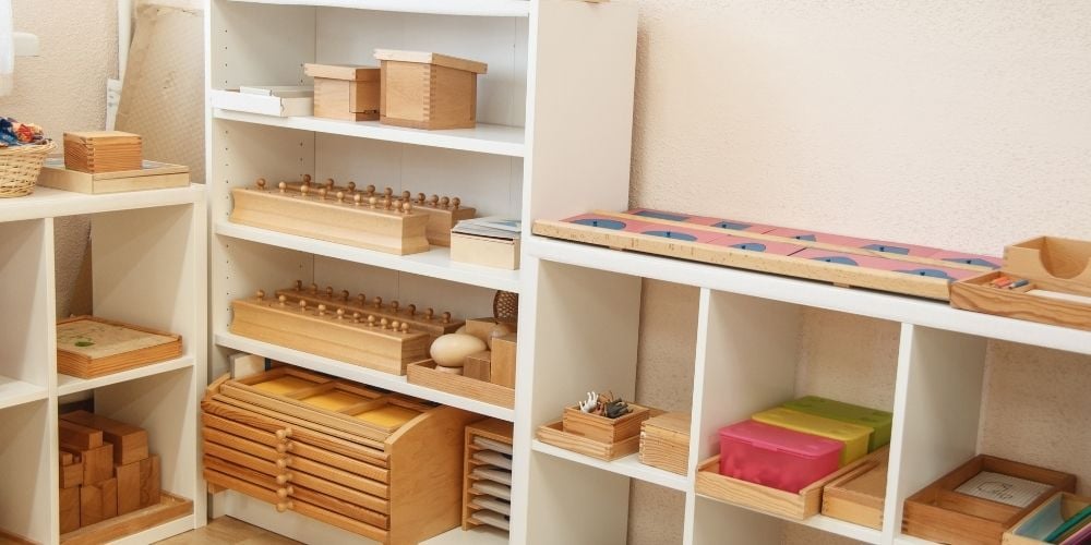 colegios-montessori-espana-juego-de-madera-montessori