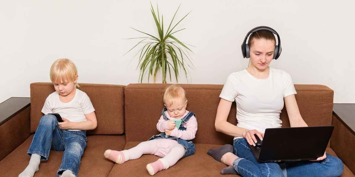 Parent avec jeunes enfants