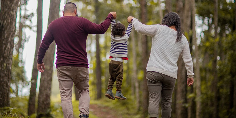 dia-mundial-de-las-madres-y-los-padres-familia-hijos