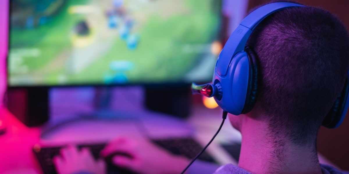 Enfant jouant aux jeux vidéo