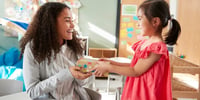 regalos-para-profesores-alumna-maestra