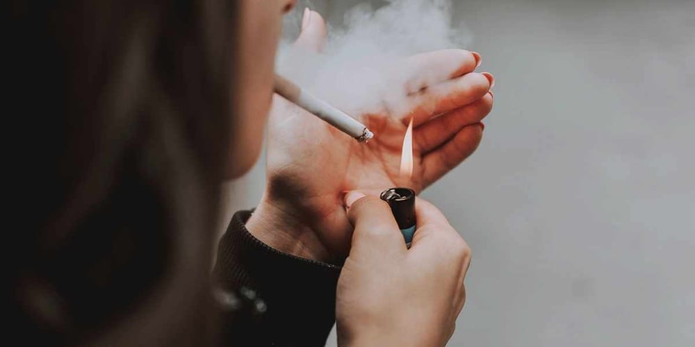 adolescente-fuma-tabaco