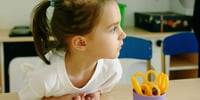 Stehtische im Klassenzimmer 