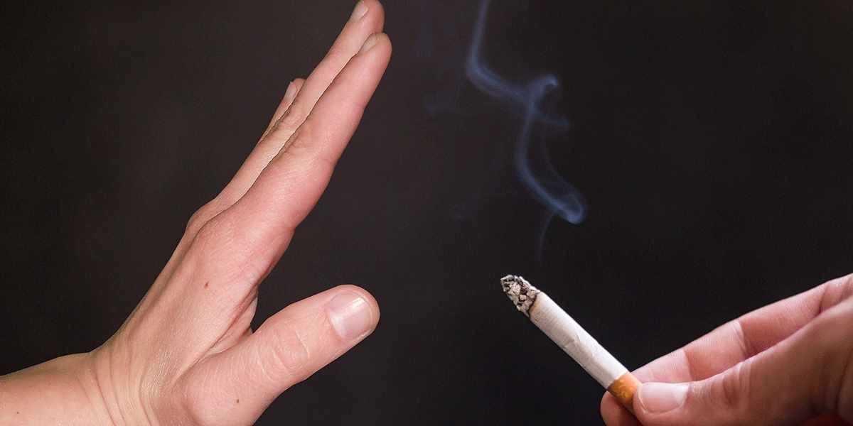 Ado qui fume