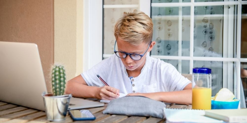 cuadernos-de-verano-ninos-estudiantes-vacaciones