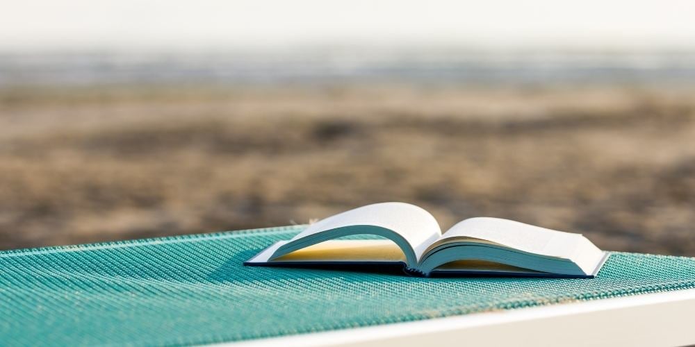 leer-en-la-playa-libro