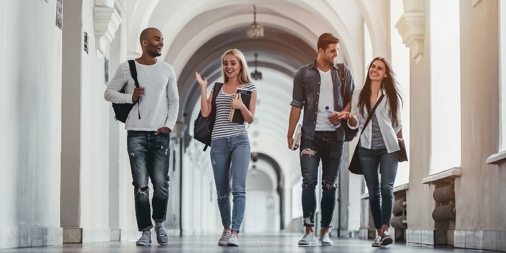 estudiantes-en-una-de-las-mejores-universidades-privadas-espana
