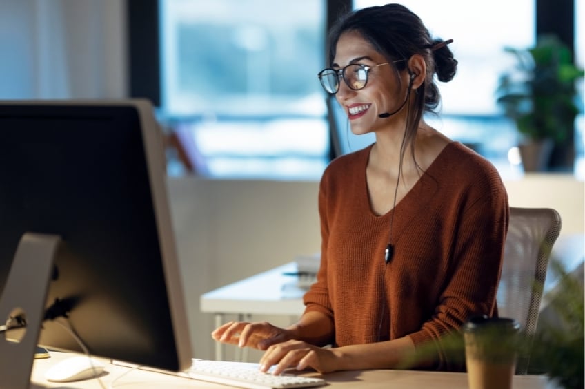 Woman virtual assistant working online