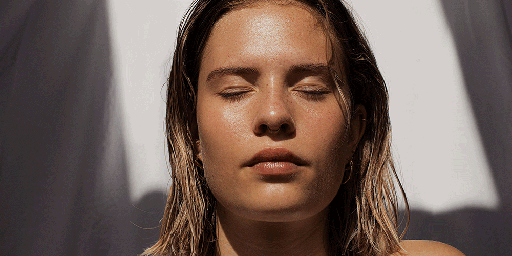fille prenant un bain de soleil vitamine d
