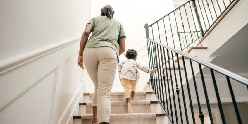 sicurezza-bambini-in-casa-cosa-insegnare-per-prevenire-incidenti-domestici