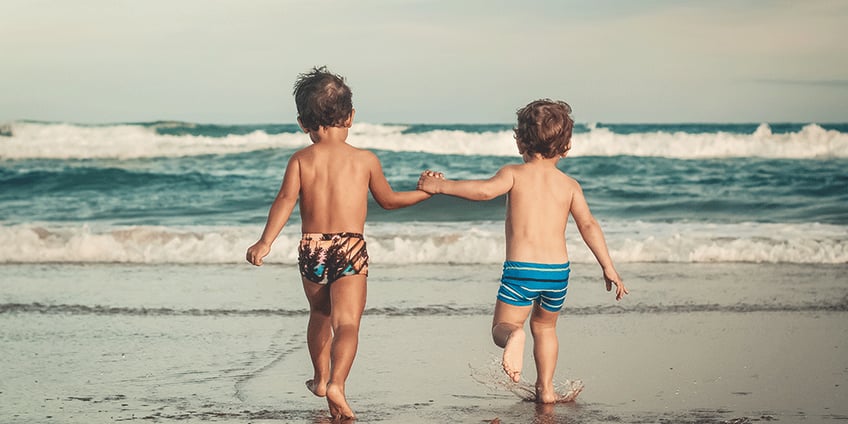 kids_holding_hands