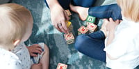 disturbi-apprendimento-bambini-giocano-lettere