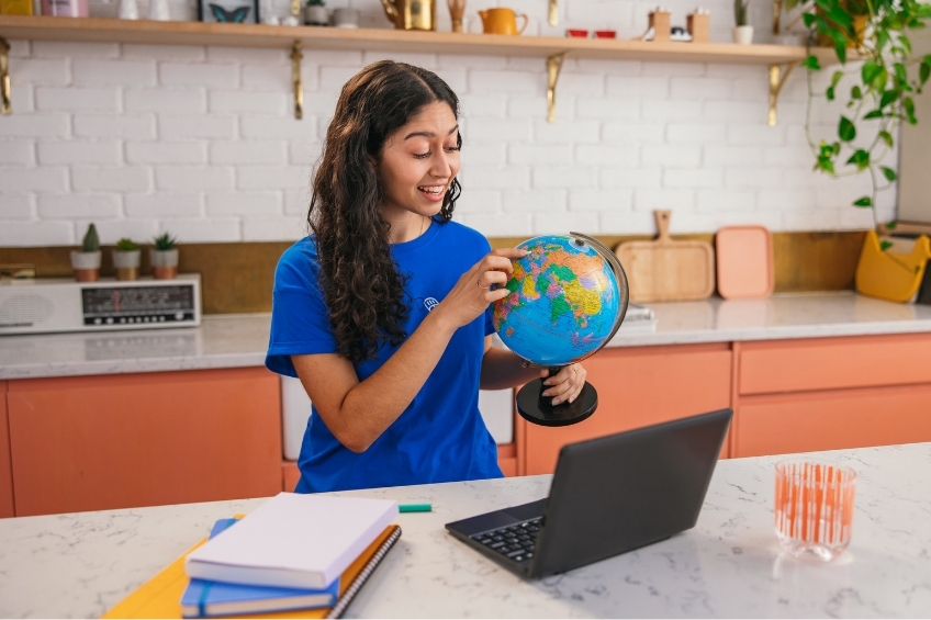 GoStudent Tutor giving an online lesson via GoClass