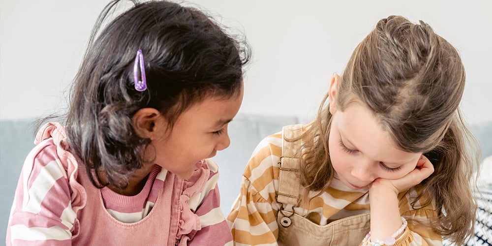 girl speaking with a friend
