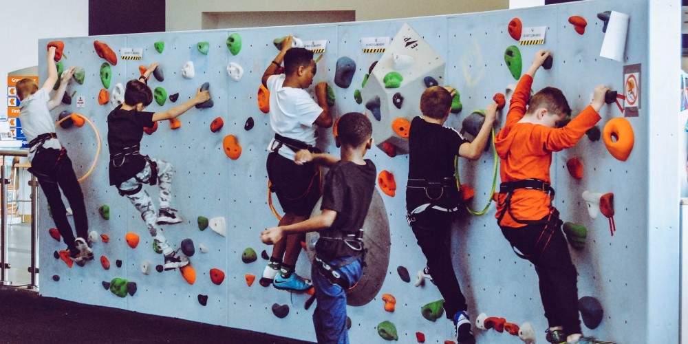 Enfants escalade bouldering