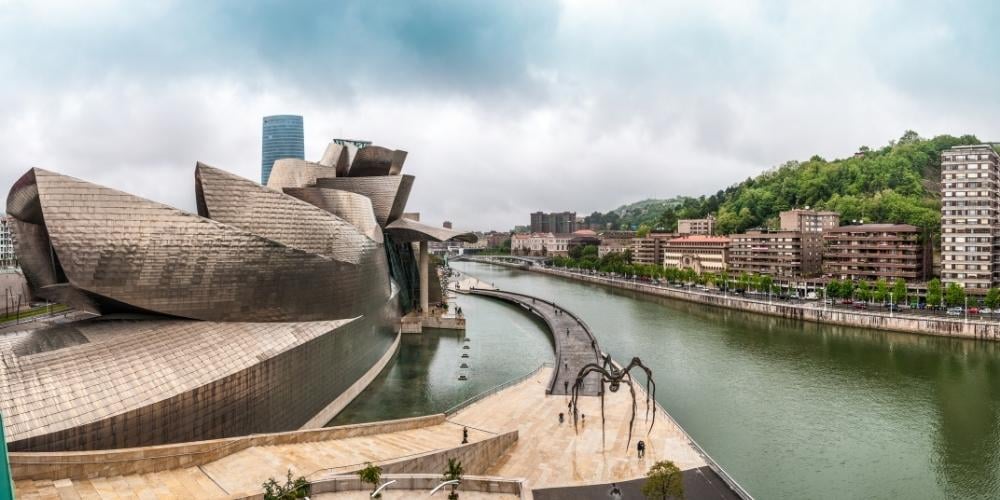 que-hacer-en-bilbao-con-ninos-museo-guggenheim-ria