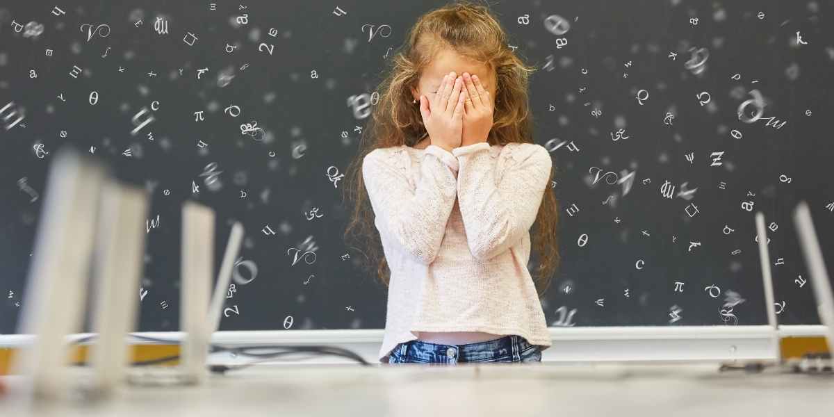 Fille avec dyslexie
