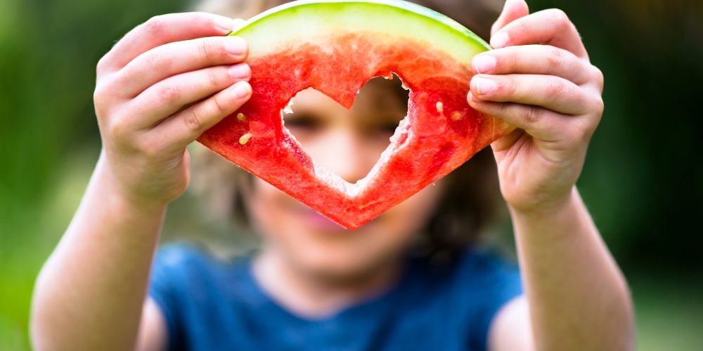 decir-te-quiero-idiomas-nino-sandia-corazon