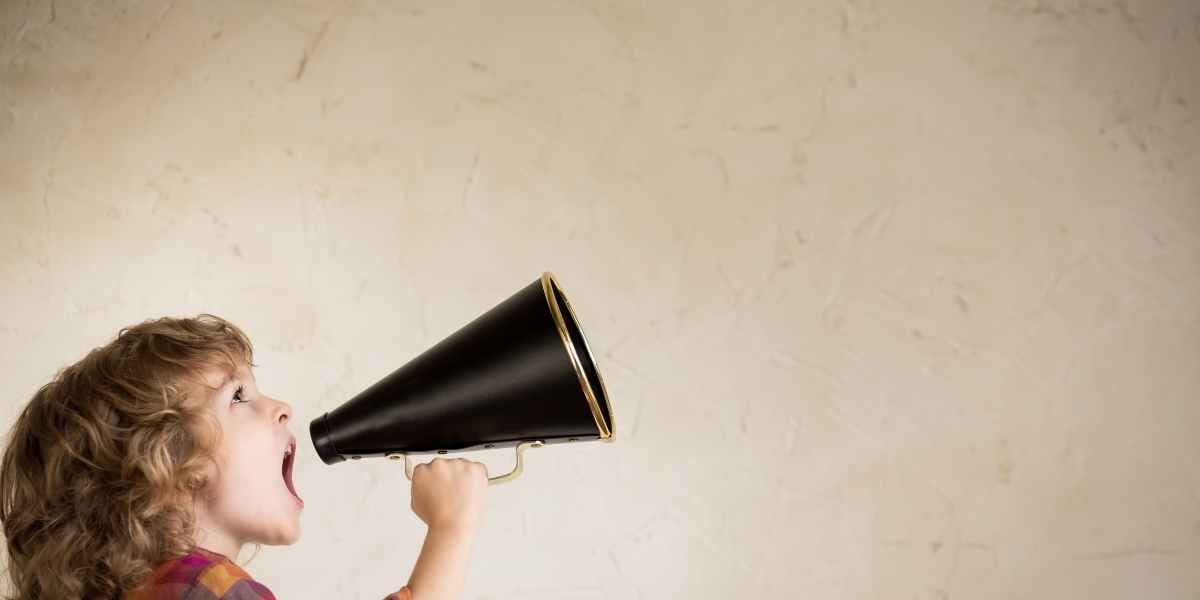 Comment les enfants apprennent-ils à parler ? 