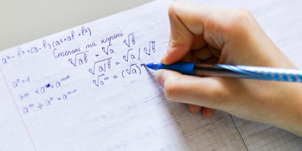 resolver-raices-cuadradas-libreta-matematicas