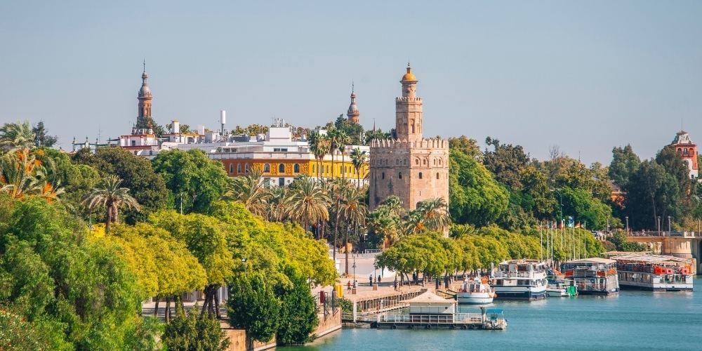 sevilla-con-ninos-torre-del-oro