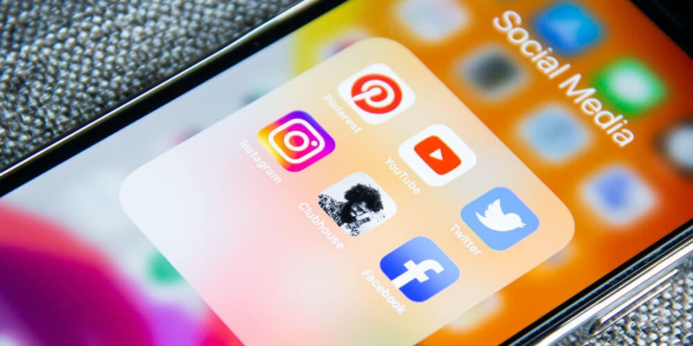 Ragazzi sui social