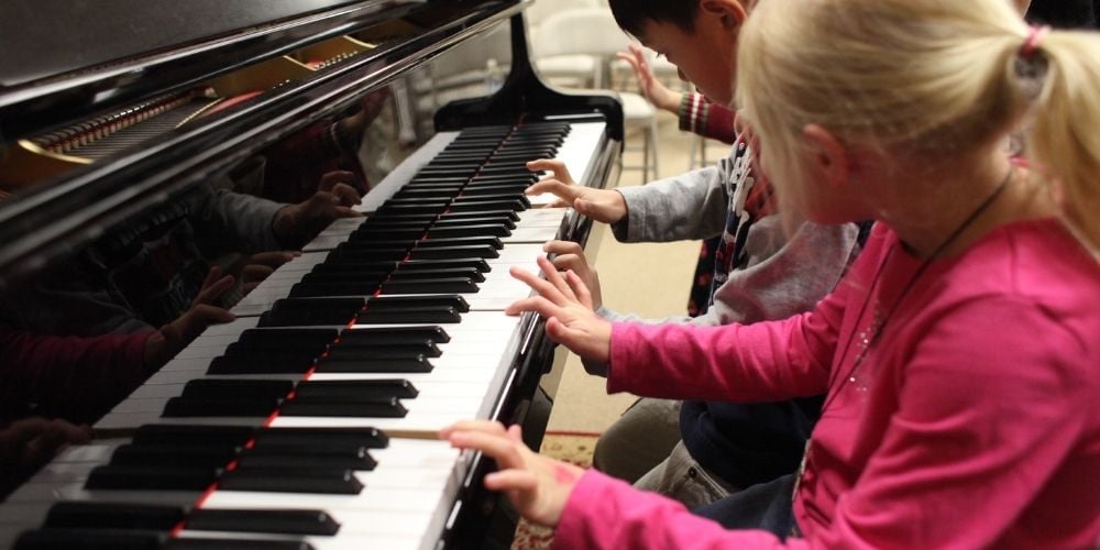 kids playing piano