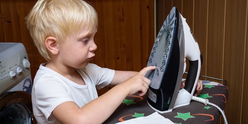 sicurezza-bambini-in-casa-cosa-insegnare-per-prevenire-incidenti-domestici