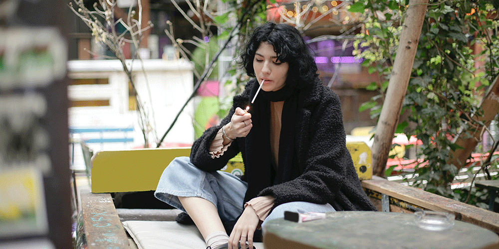 adolescentente-fuma-tabaco